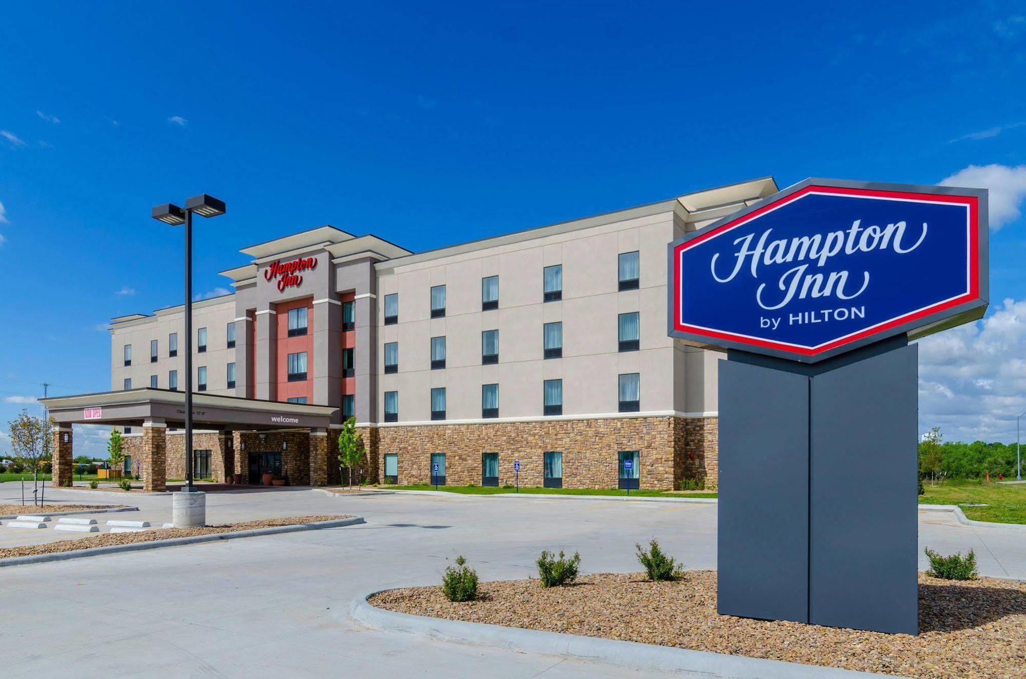 Hampton Inn Pratt Ngoại thất bức ảnh