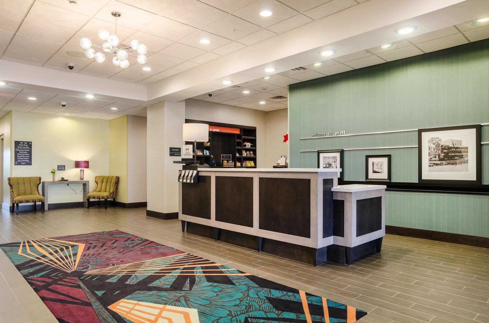 Hampton Inn Pratt Ngoại thất bức ảnh