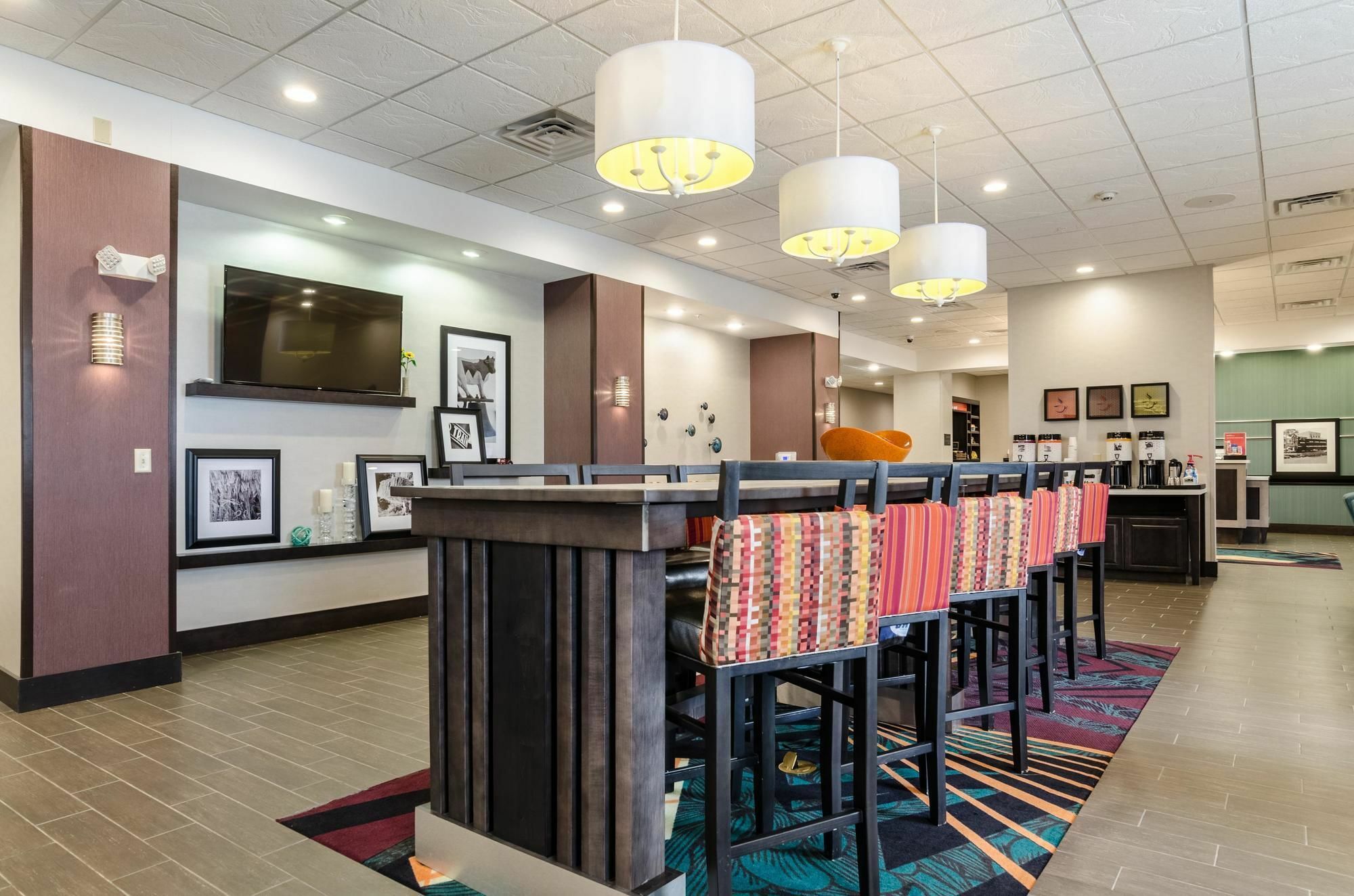 Hampton Inn Pratt Ngoại thất bức ảnh